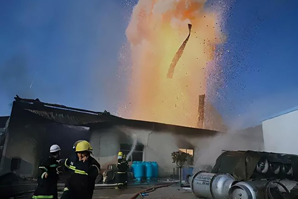 布袋除塵器積塵量過大爆炸事故